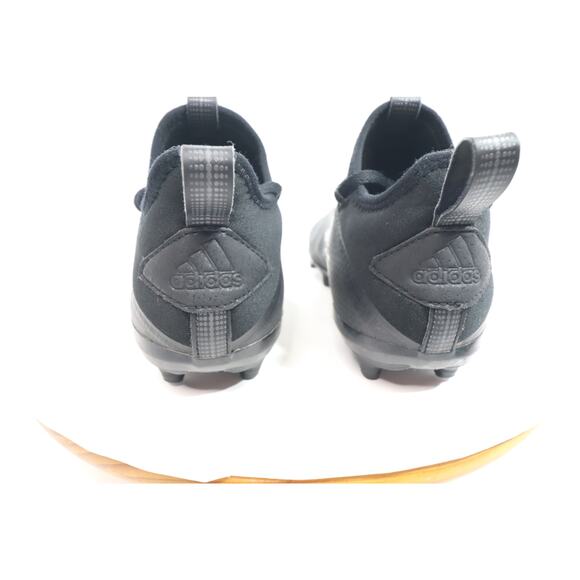 adidas. soccer shoes. size us 6